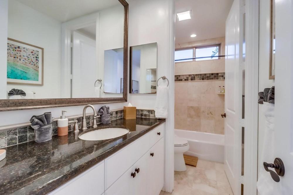 Holiday home New! Seaside Chic - Spa; Game Room; Rooftop; Fully Remodeled