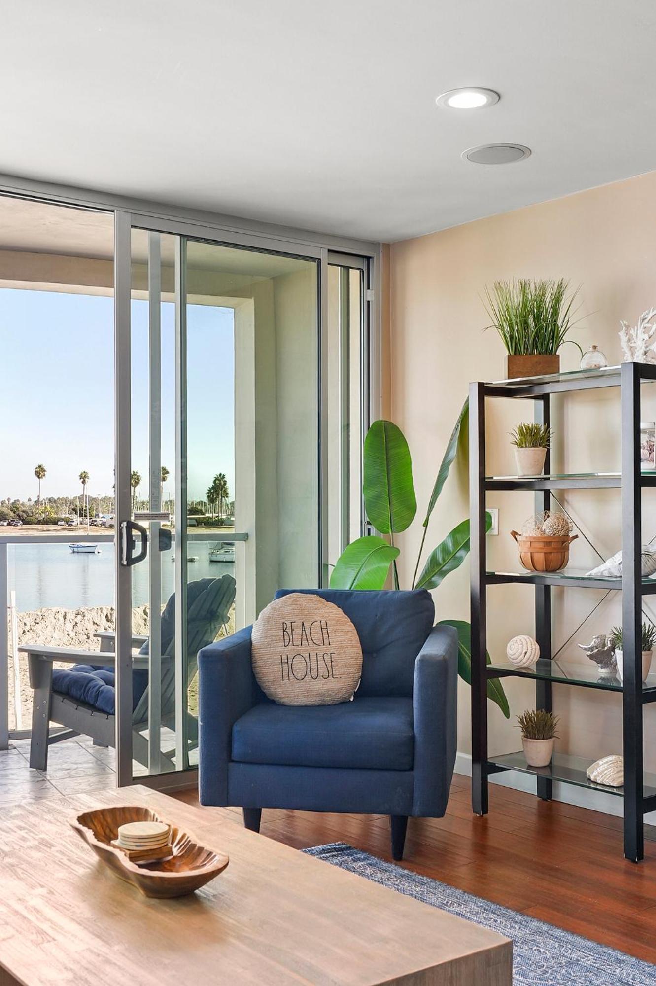 Stunning Bayfront With Gorgeous Views, Garage, Massive Roof Deck & Ac - Dogs Welcome! Holiday home *