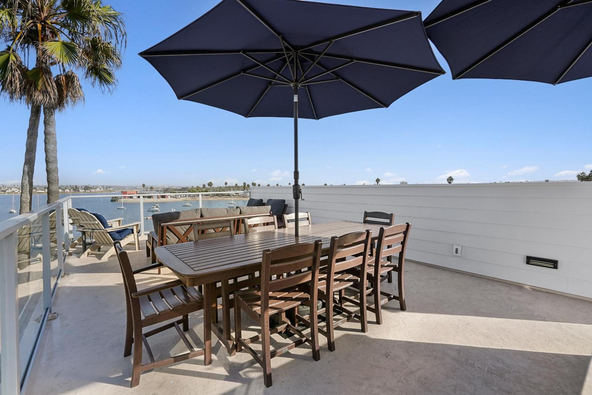 Stunning Bayfront With Gorgeous Views, Garage, Massive Roof Deck & Ac - Dogs Welcome!