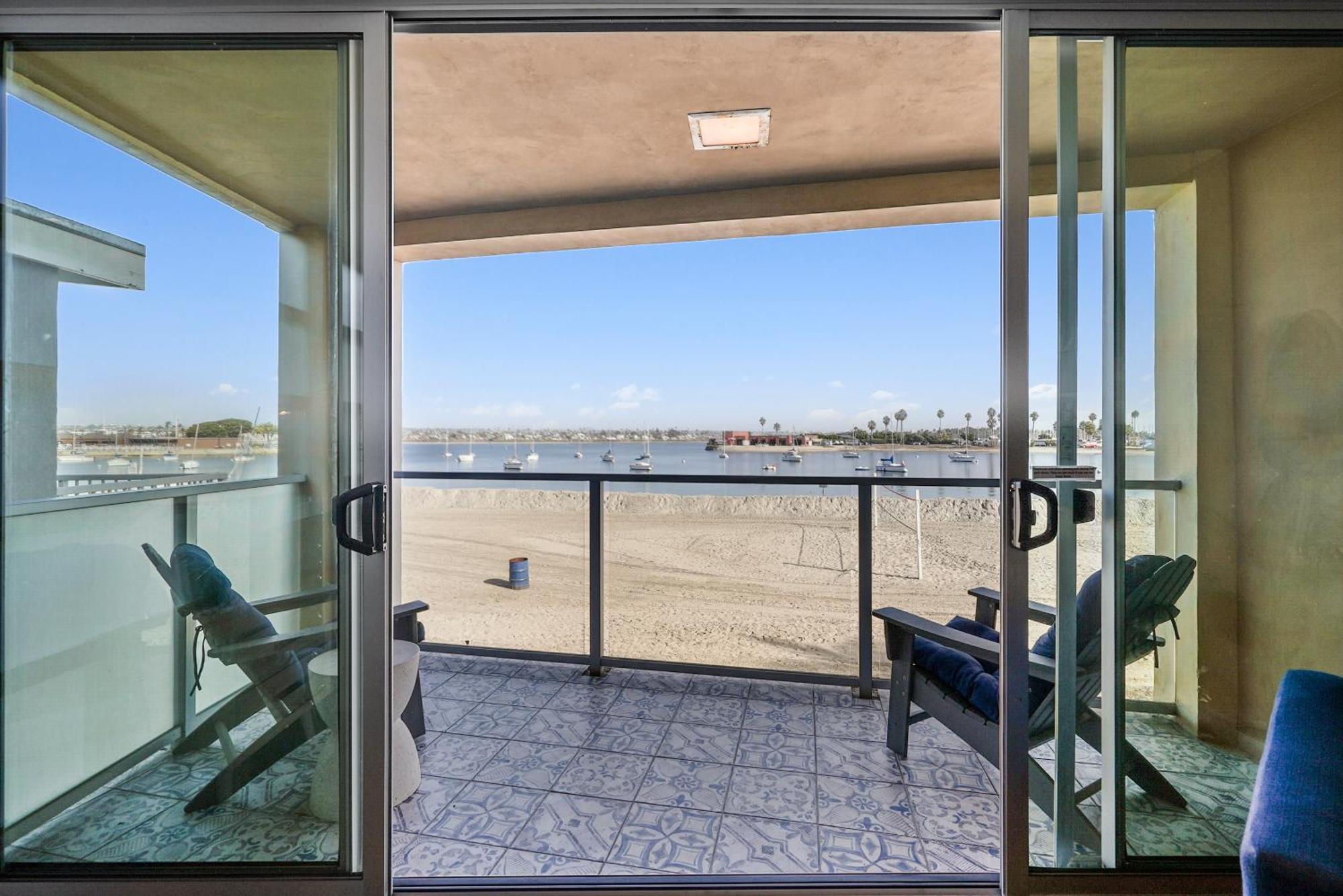 Stunning Bayfront With Gorgeous Views, Garage, Massive Roof Deck & Ac - Dogs Welcome! * San Diego