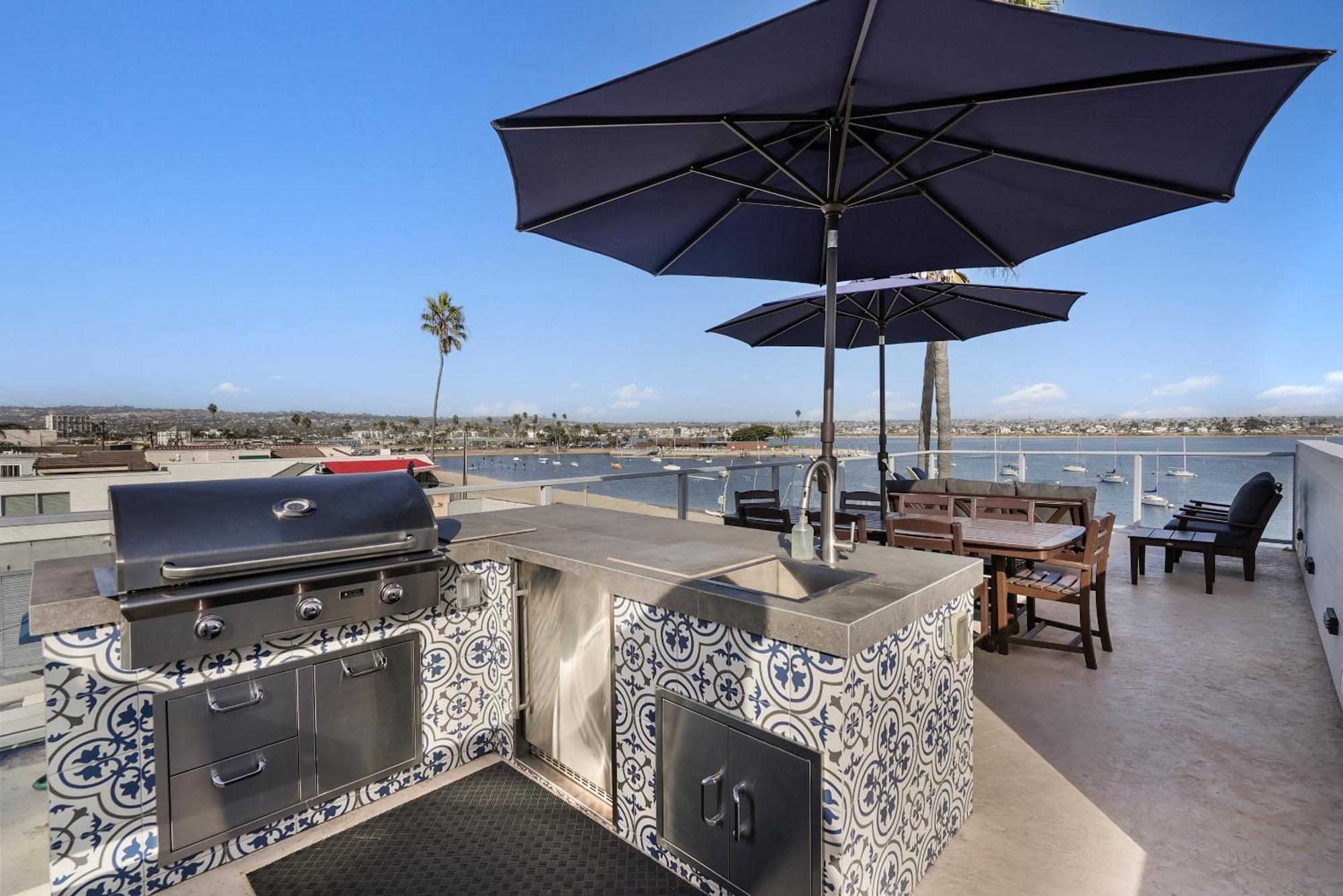 Stunning Bayfront With Gorgeous Views, Garage, Massive Roof Deck & Ac - Dogs Welcome! * San Diego
