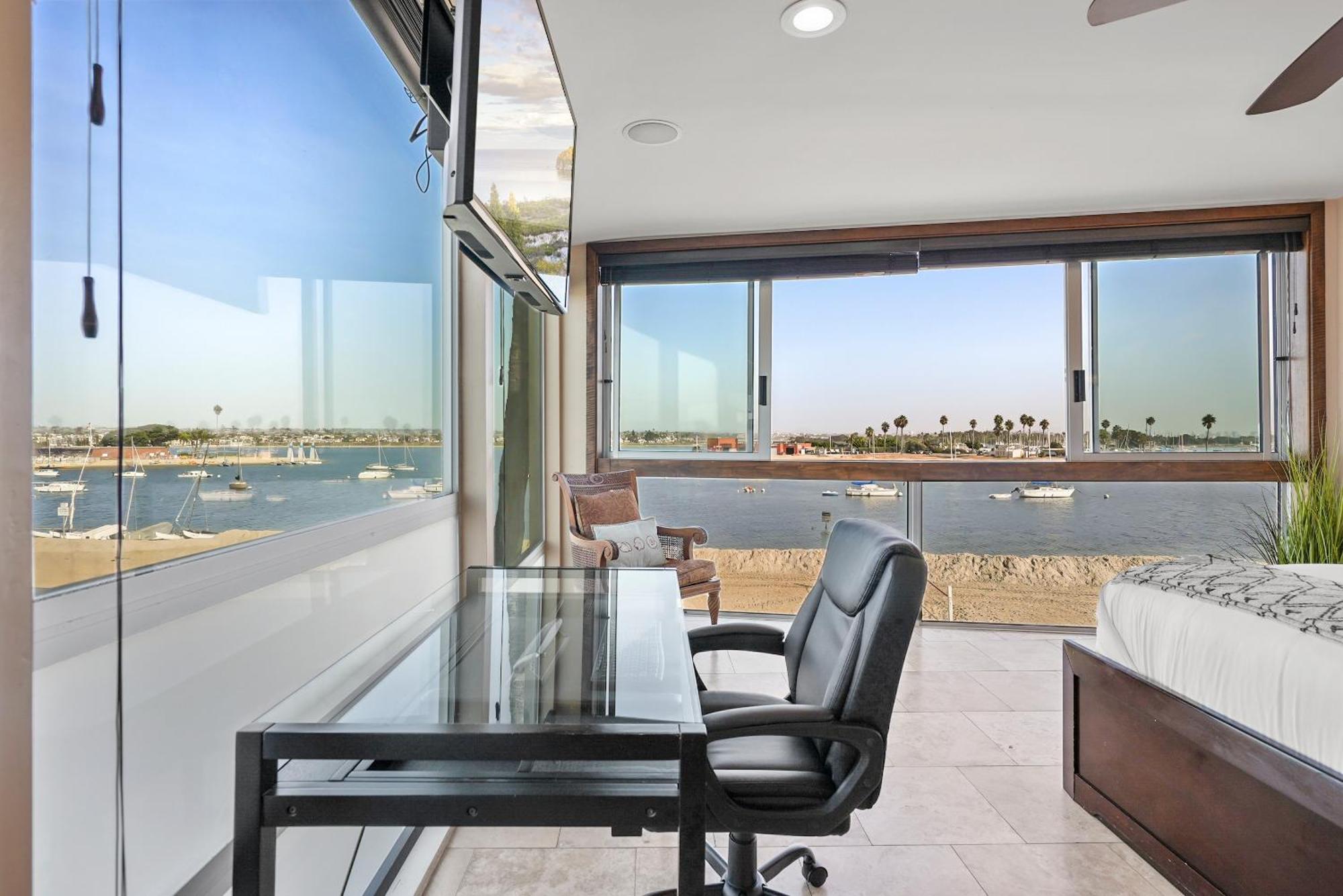 Stunning Bayfront With Gorgeous Views, Garage, Massive Roof Deck & Ac - Dogs Welcome! *