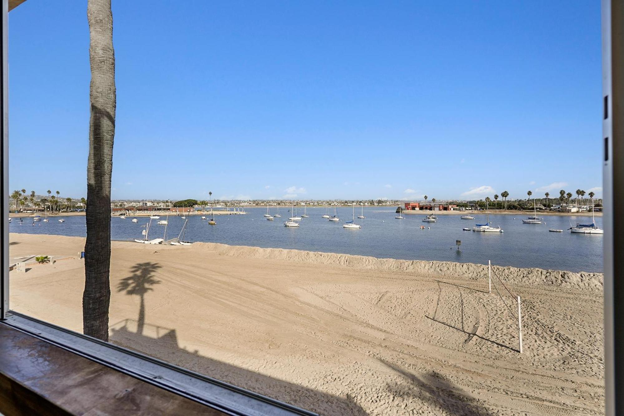 Stunning Bayfront With Gorgeous Views, Garage, Massive Roof Deck & Ac - Dogs Welcome! San Diego