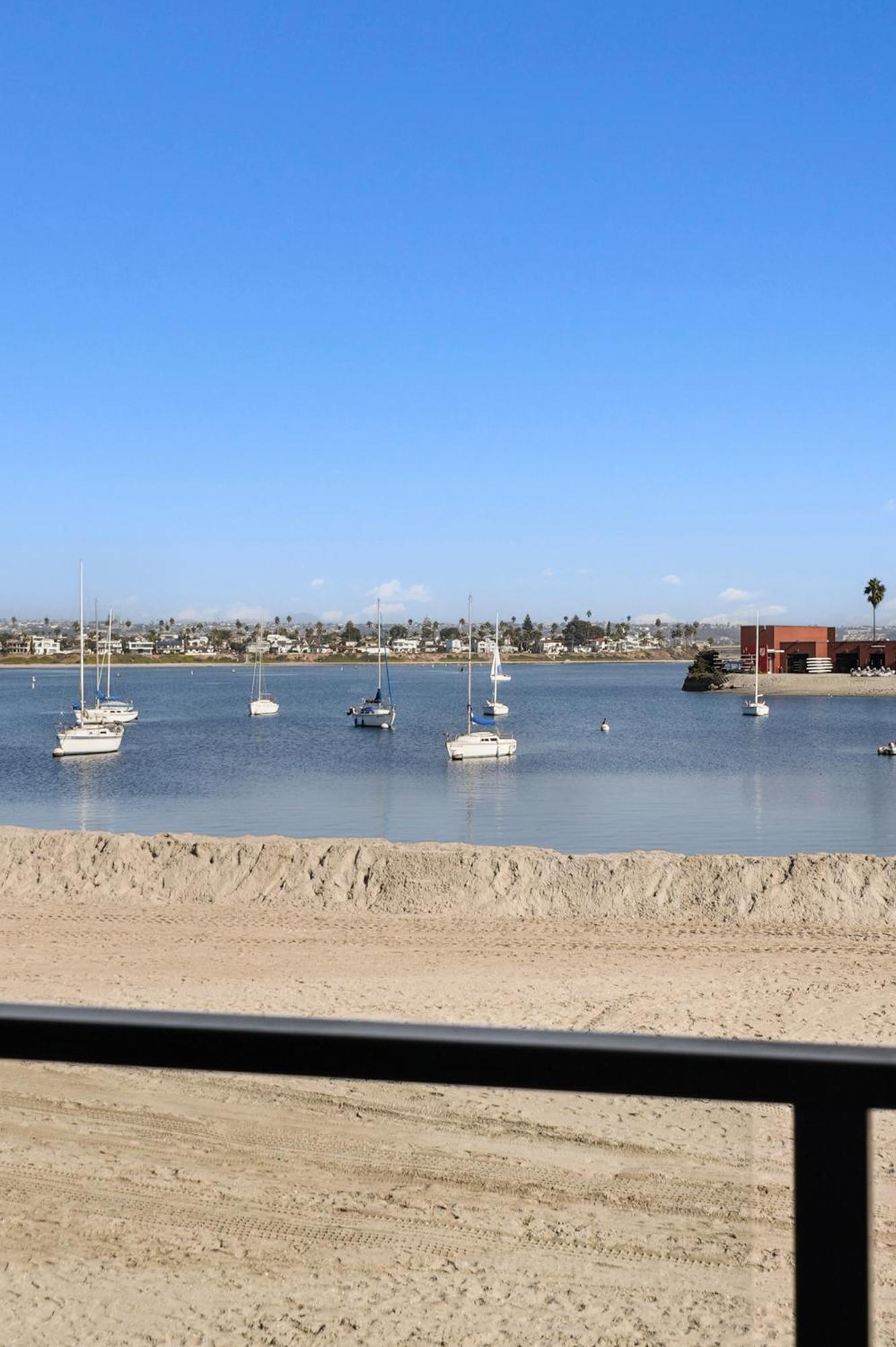 Holiday home Stunning Bayfront With Gorgeous Views, Garage, Massive Roof Deck & Ac - Dogs Welcome!