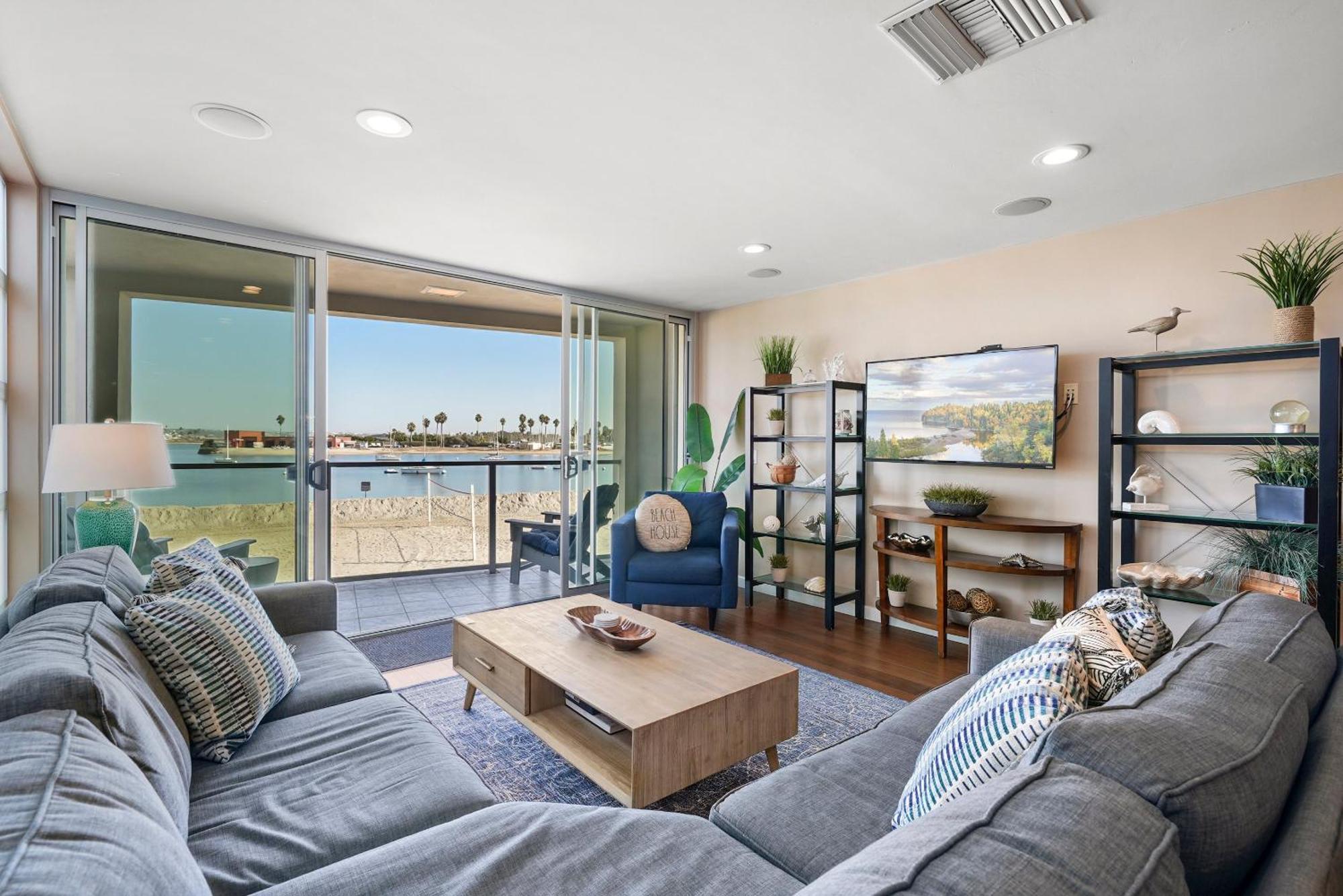 Stunning Bayfront With Gorgeous Views, Garage, Massive Roof Deck & Ac - Dogs Welcome!