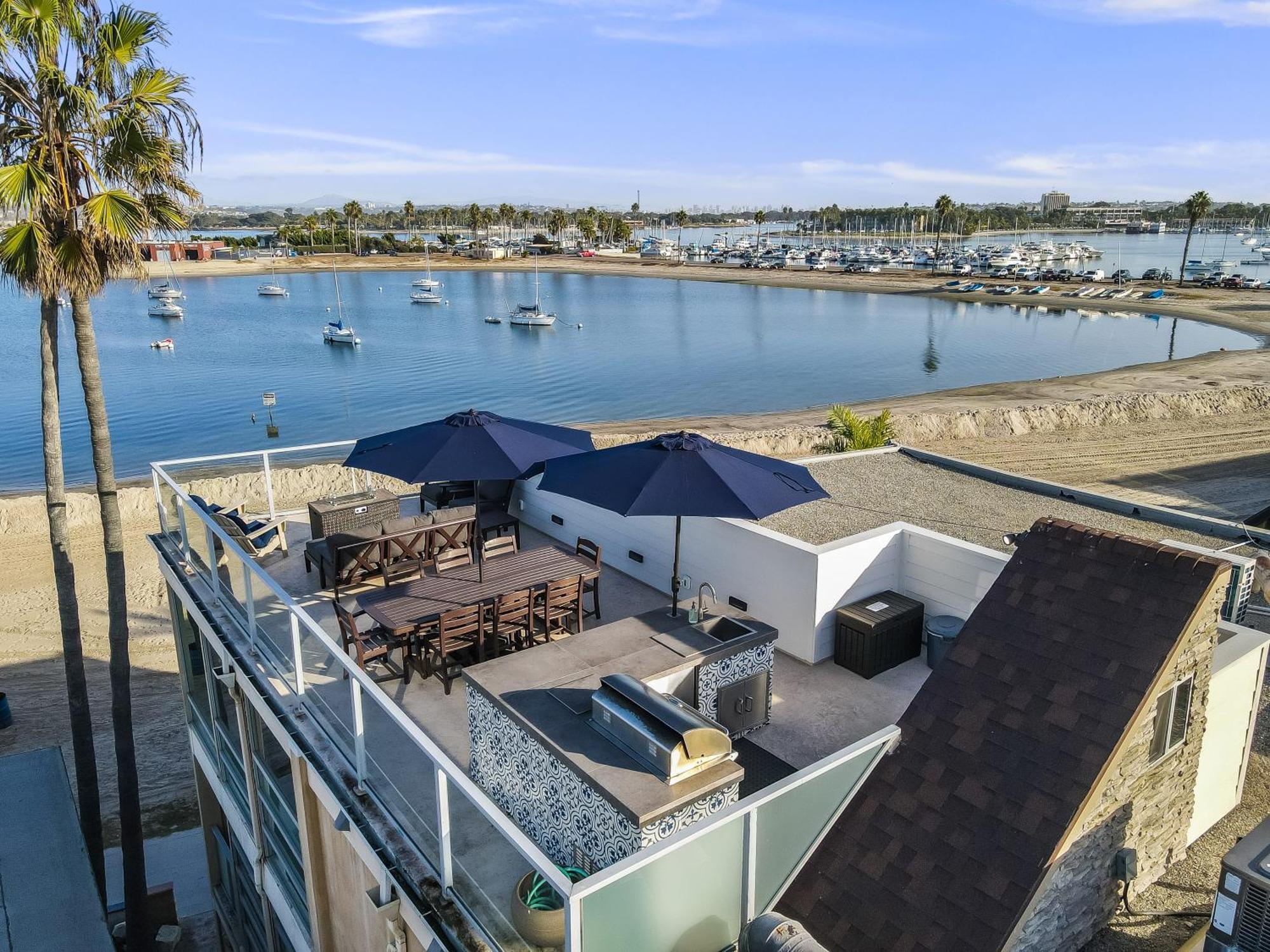 Stunning Bayfront With Gorgeous Views, Garage, Massive Roof Deck & Ac - Dogs Welcome! Holiday home San Diego