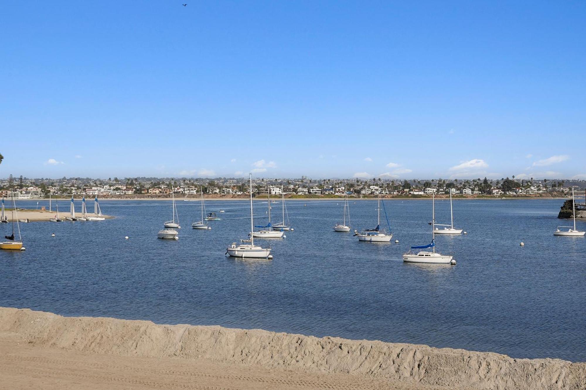 Holiday home Stunning Bayfront With Gorgeous Views, Garage, Massive Roof Deck & Ac - Dogs Welcome! *