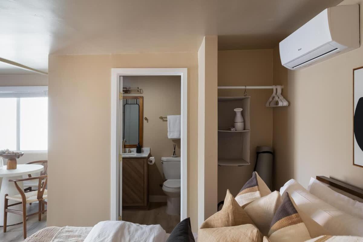 Cozy Private With Patio Ac Laundry Apartment *