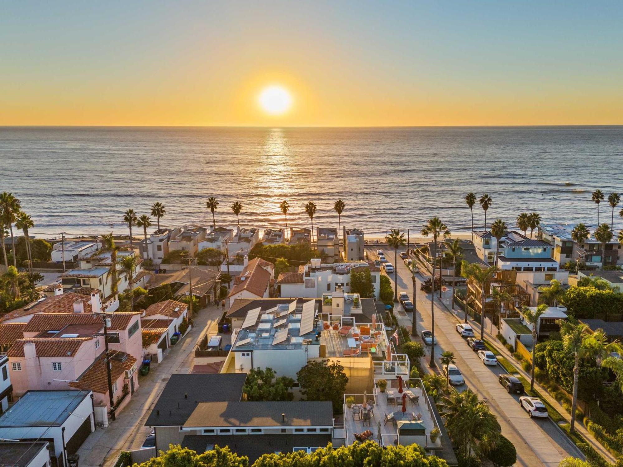 Oceanview Townhome Just Steps From Iconic Windansea Holiday home