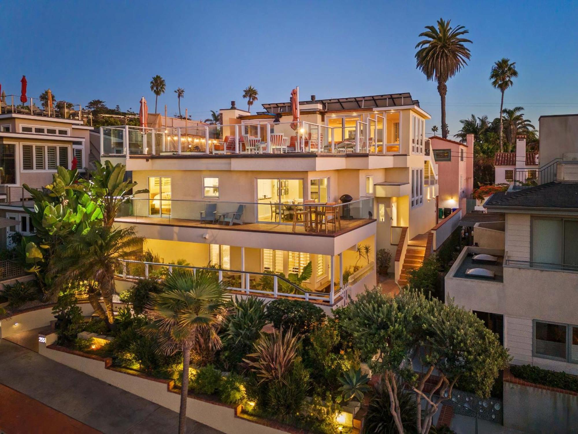 Oceanview Townhome Just Steps From Iconic Windansea Holiday home *