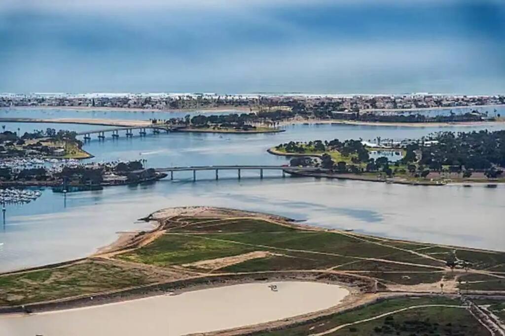 1 Block To Stylish 3br Contemporary San Diego