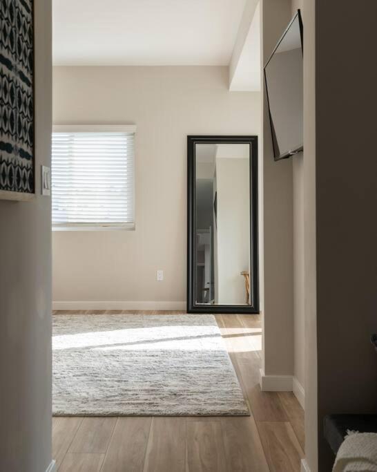 1 Block To Stylish 3br Contemporary * San Diego