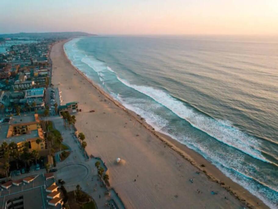 1 Block To Stylish 3br Contemporary Apartment San Diego