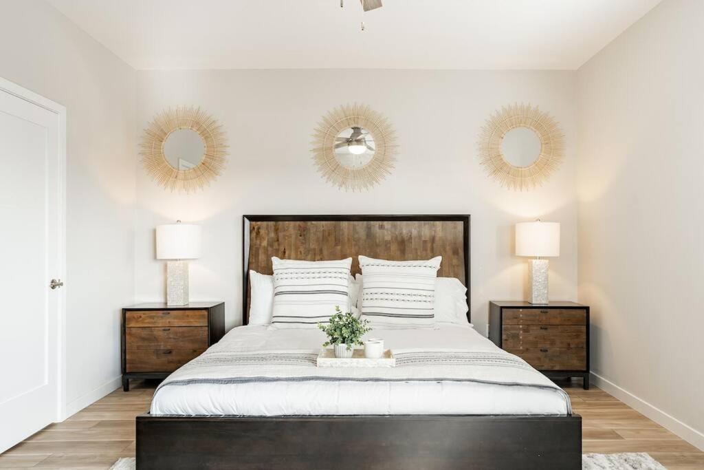 Apartment 1 Block To Stylish 3br Contemporary San Diego