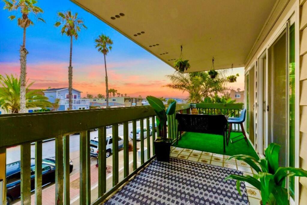 1 Block To Stylish 3br Contemporary Apartment