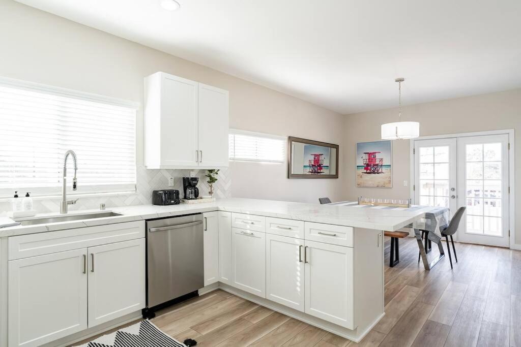 1 Block To Stylish 3br Contemporary Apartment *