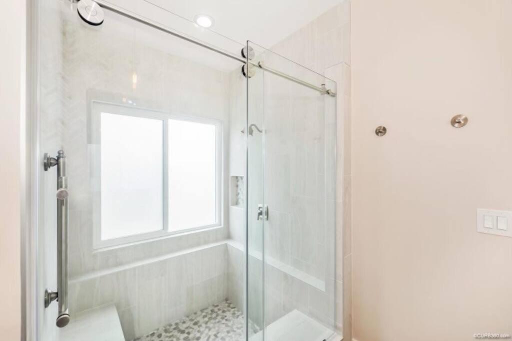 Apartment 1 Block To Stylish 3br Contemporary *