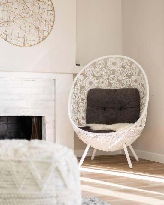 Apartment 1 Block To Stylish 3br Contemporary San Diego