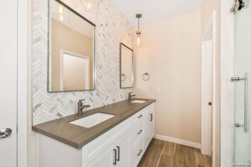 1 Block To Stylish 3br Contemporary Apartment *