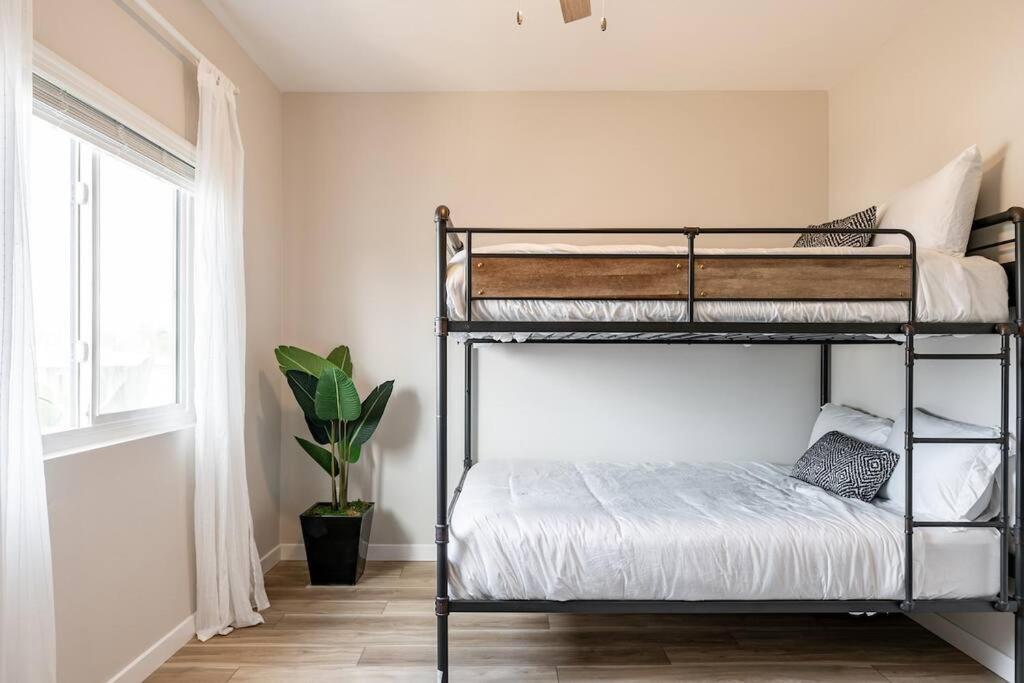1 Block To Stylish 3br Contemporary *