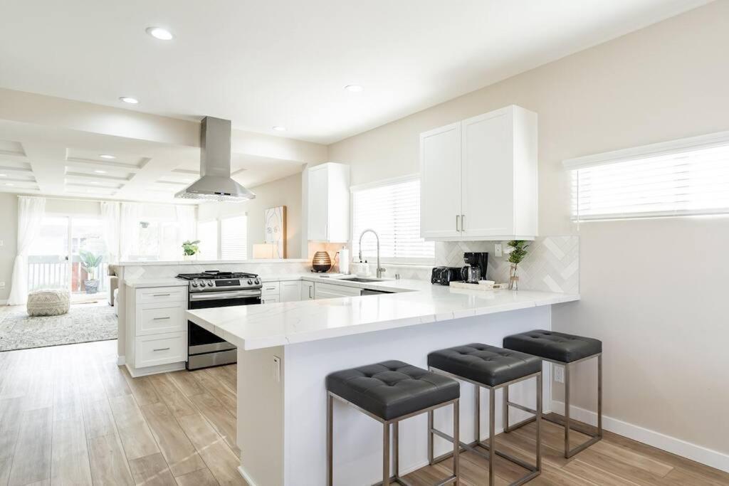 Apartment 1 Block To Stylish 3br Contemporary *