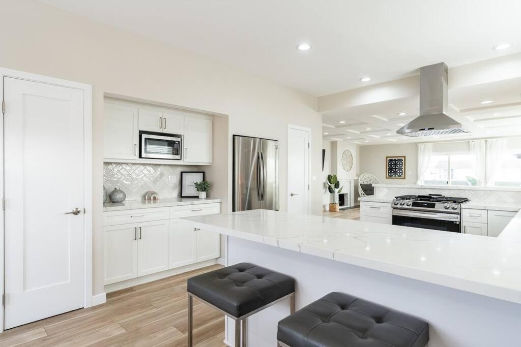 Apartment 1 Block To Stylish 3br Contemporary San Diego
