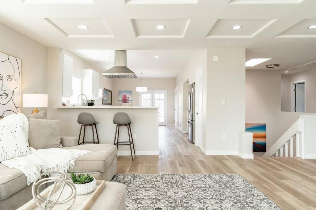 1 Block To Stylish 3br Contemporary San Diego