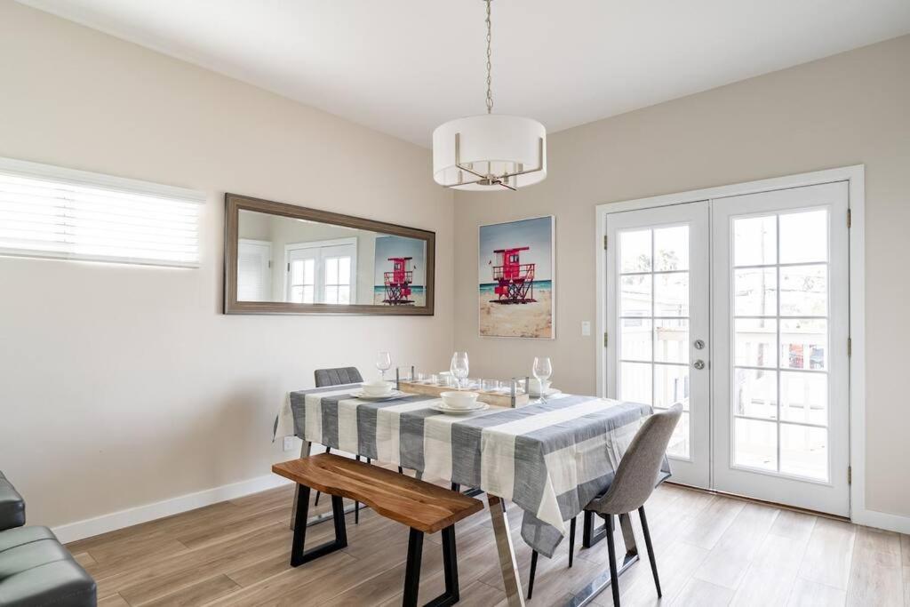 Apartment 1 Block To Stylish 3br Contemporary