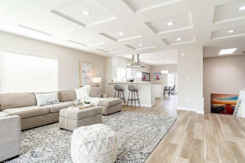 Apartment 1 Block To Stylish 3br Contemporary