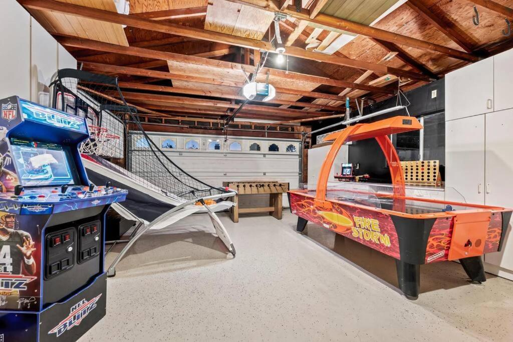 Majestic Lux With Heated Pool And Spa!