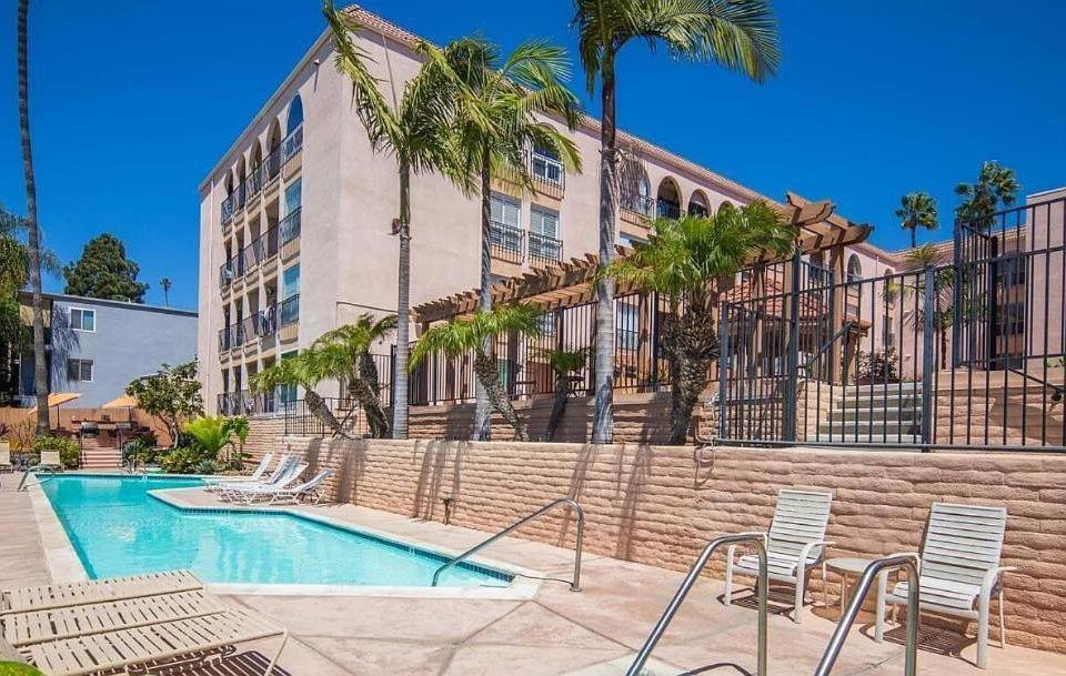 2 Bed 2 Bath Penthouse With Ac And Ocean Views *