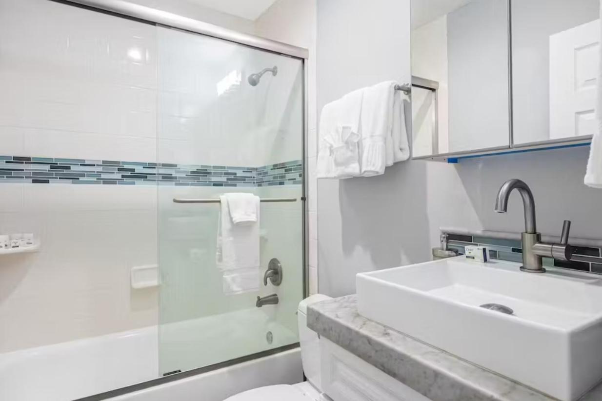 2 Bed 2 Bath Penthouse With Ac And Ocean Views *
