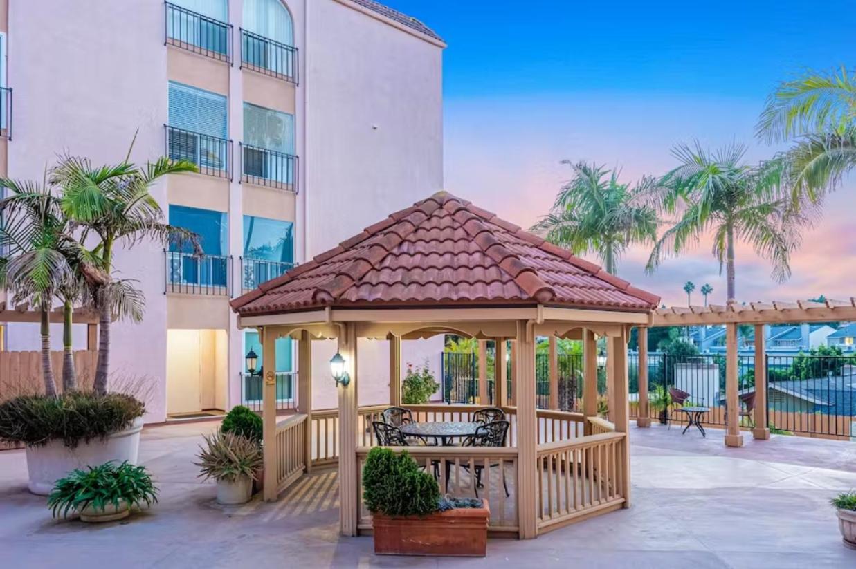 2 Bed 2 Bath Penthouse With Ac And Ocean Views San Diego