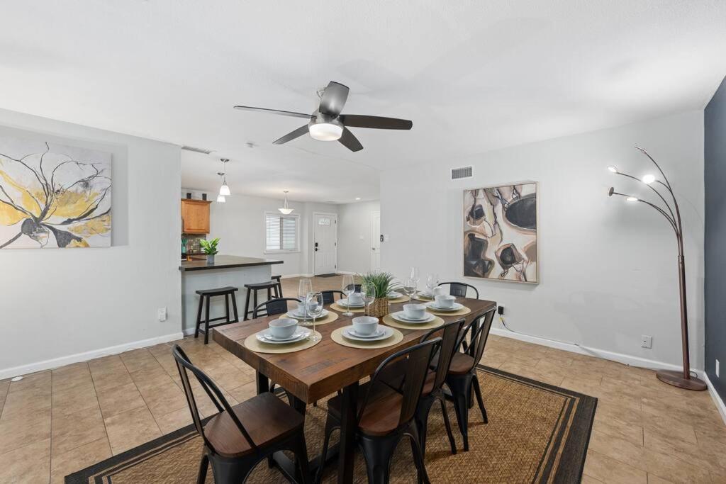 4 Bedroom With Game Room! Family Friendly! Centrally Located! Guest house