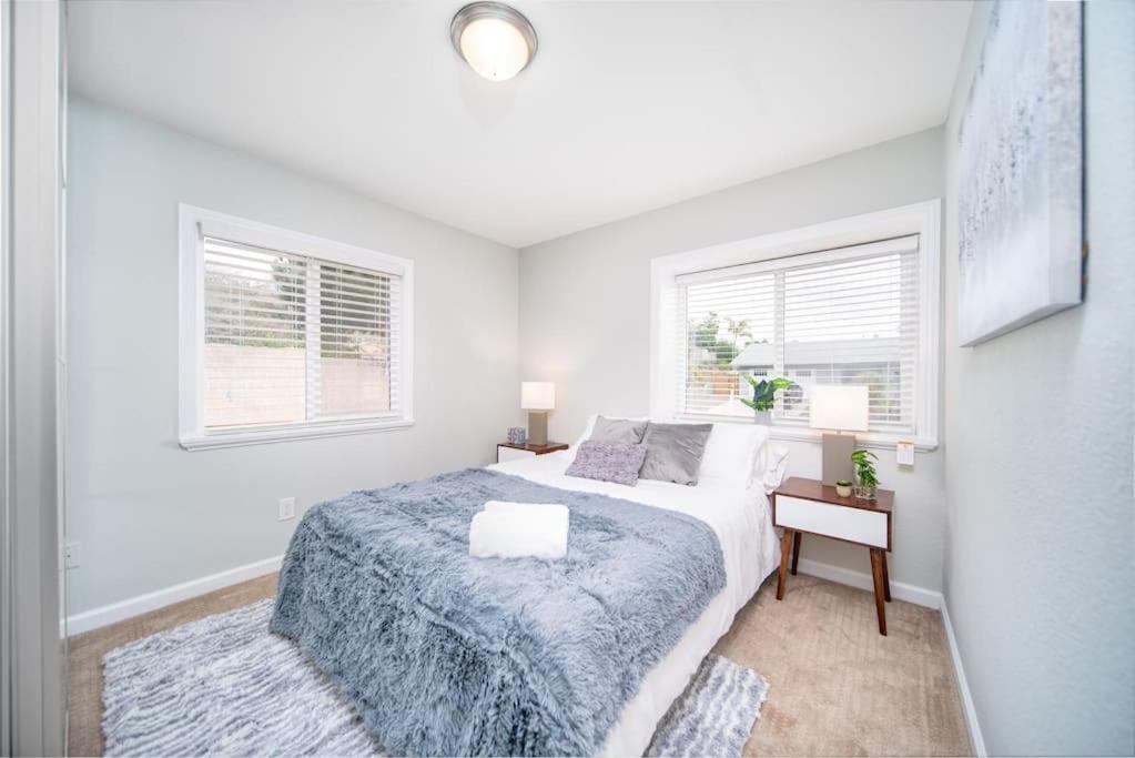 4 Bedroom With Game Room! Family Friendly! Centrally Located! *