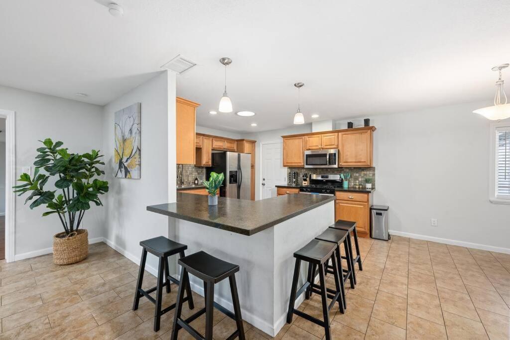 4 Bedroom With Game Room! Family Friendly! Centrally Located! San Diego