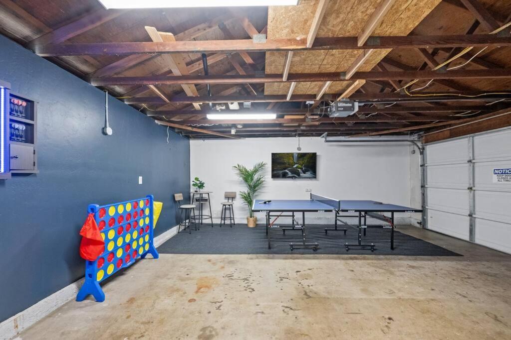 4 Bedroom With Game Room! Family Friendly! Centrally Located!