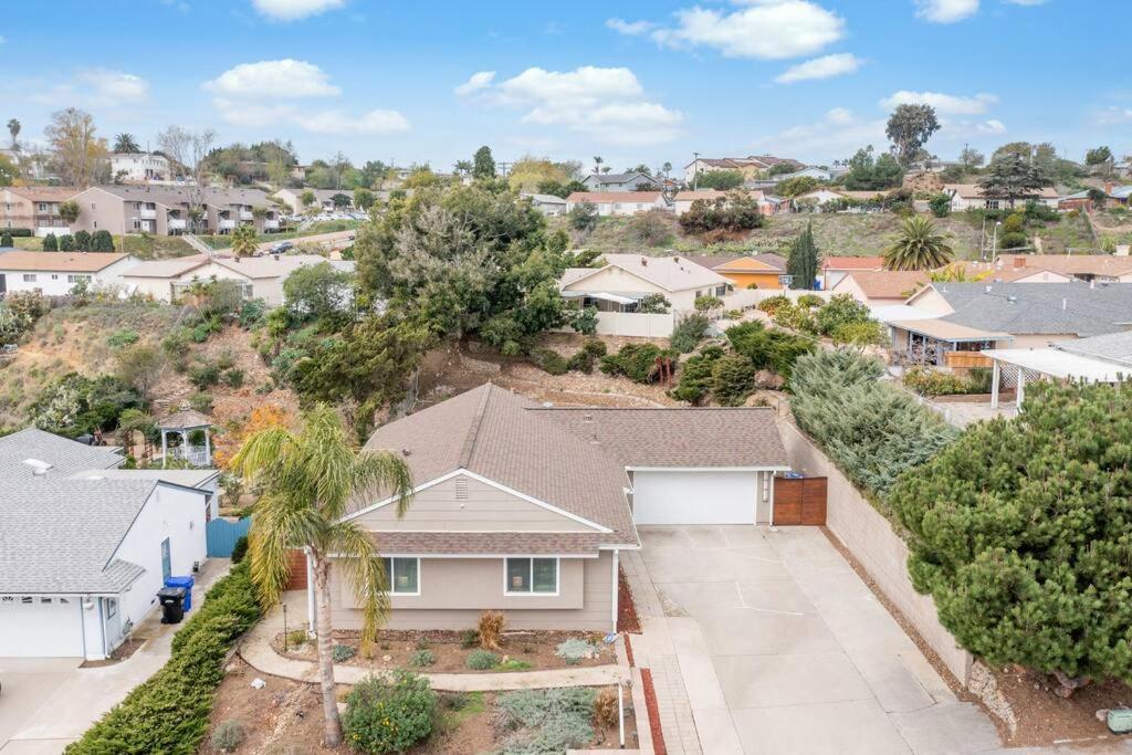 4 Bedroom With Game Room! Family Friendly! Centrally Located!