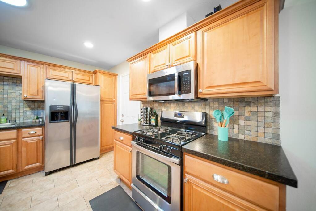 4 Bedroom With Game Room! Family Friendly! Centrally Located!