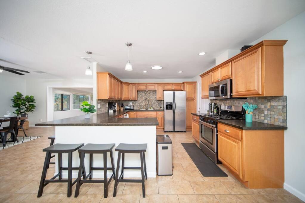 4 Bedroom With Game Room! Family Friendly! Centrally Located! * San Diego
