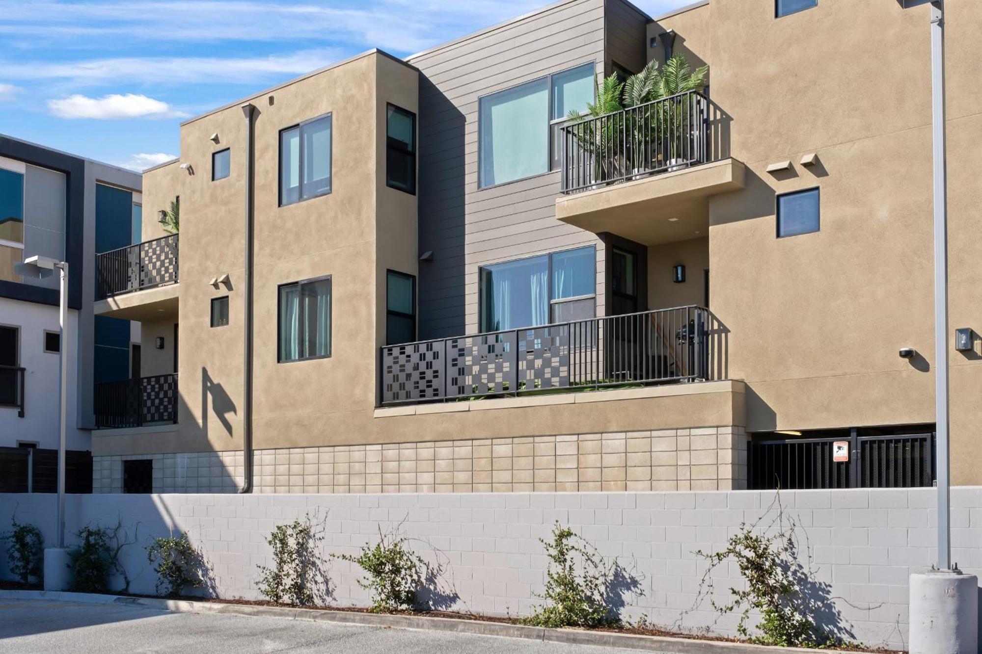 Apartamento Modern 2 Bedroom King Bed Evcharger Pet-friendly Balcony *