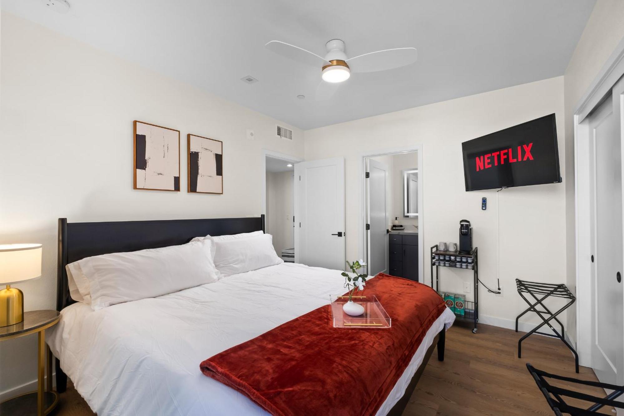 Apartamento Modern 2 Bedroom King Bed Evcharger Pet-friendly Balcony *