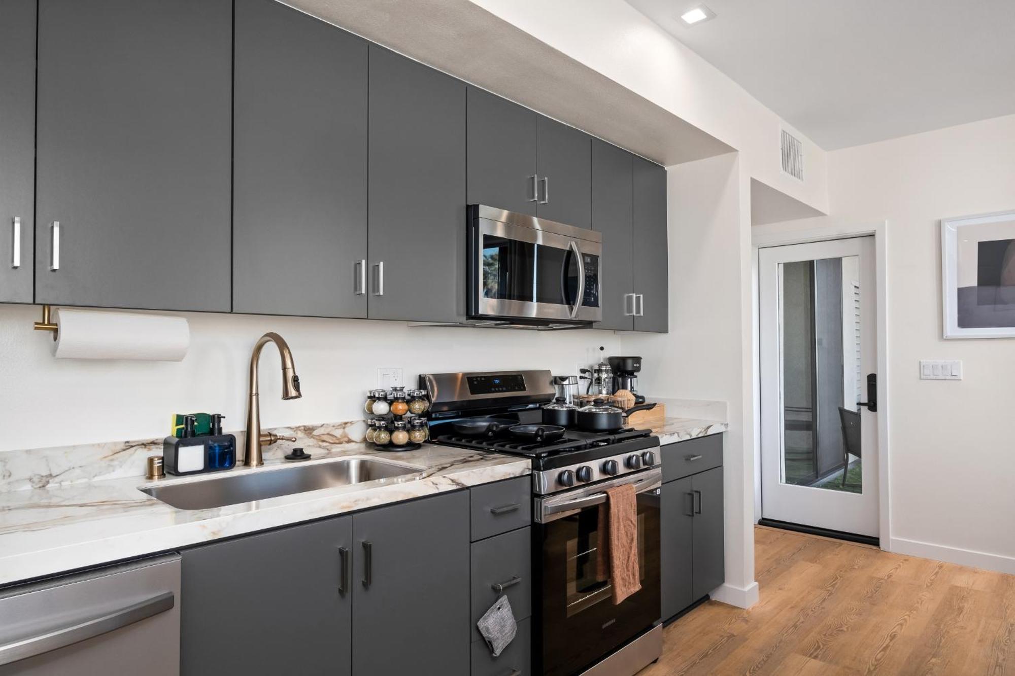 Modern 2 Bedroom King Bed Evcharger Pet-friendly Balcony Apartamento San Diego