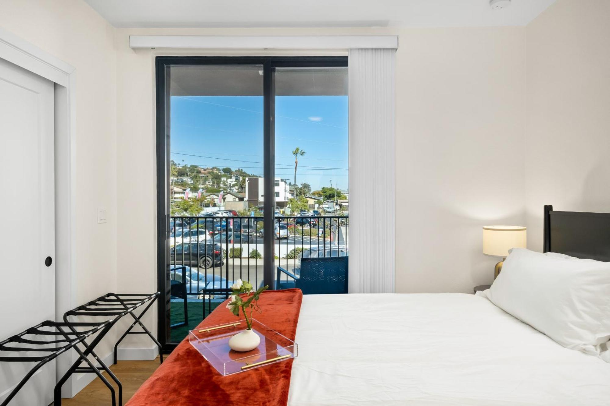 Modern 2 Bedroom King Bed Evcharger Pet-friendly Balcony * San Diego