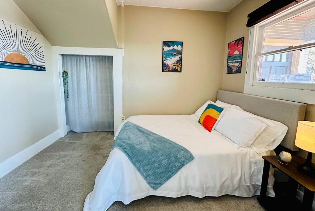Holiday home 3-bedroom, Prime Location, Private Backyard! San Diego