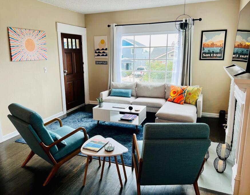 Holiday home 3-bedroom, Prime Location, Private Backyard! *