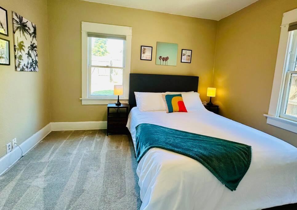 3-bedroom, Prime Location, Private Backyard! San Diego