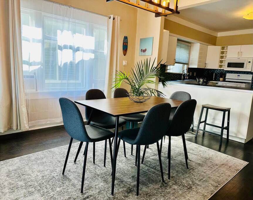 Holiday home 3-bedroom, Prime Location, Private Backyard! San Diego