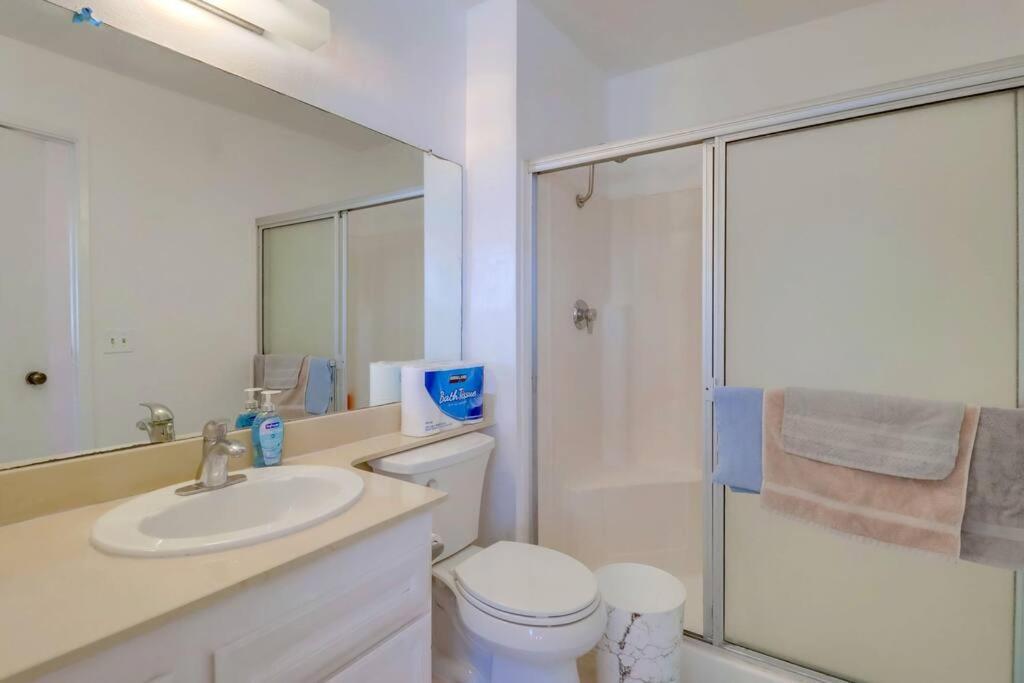 Holiday home Entire Private 4-bedroom House W Garage, Big Yard, King Bed, Baby Crib San Diego