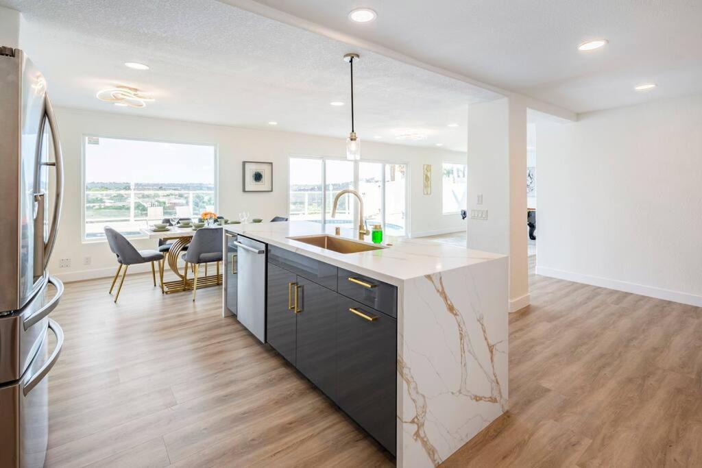 Holiday home Luxury Getaway - Only 15 Min To Downtown San Diego